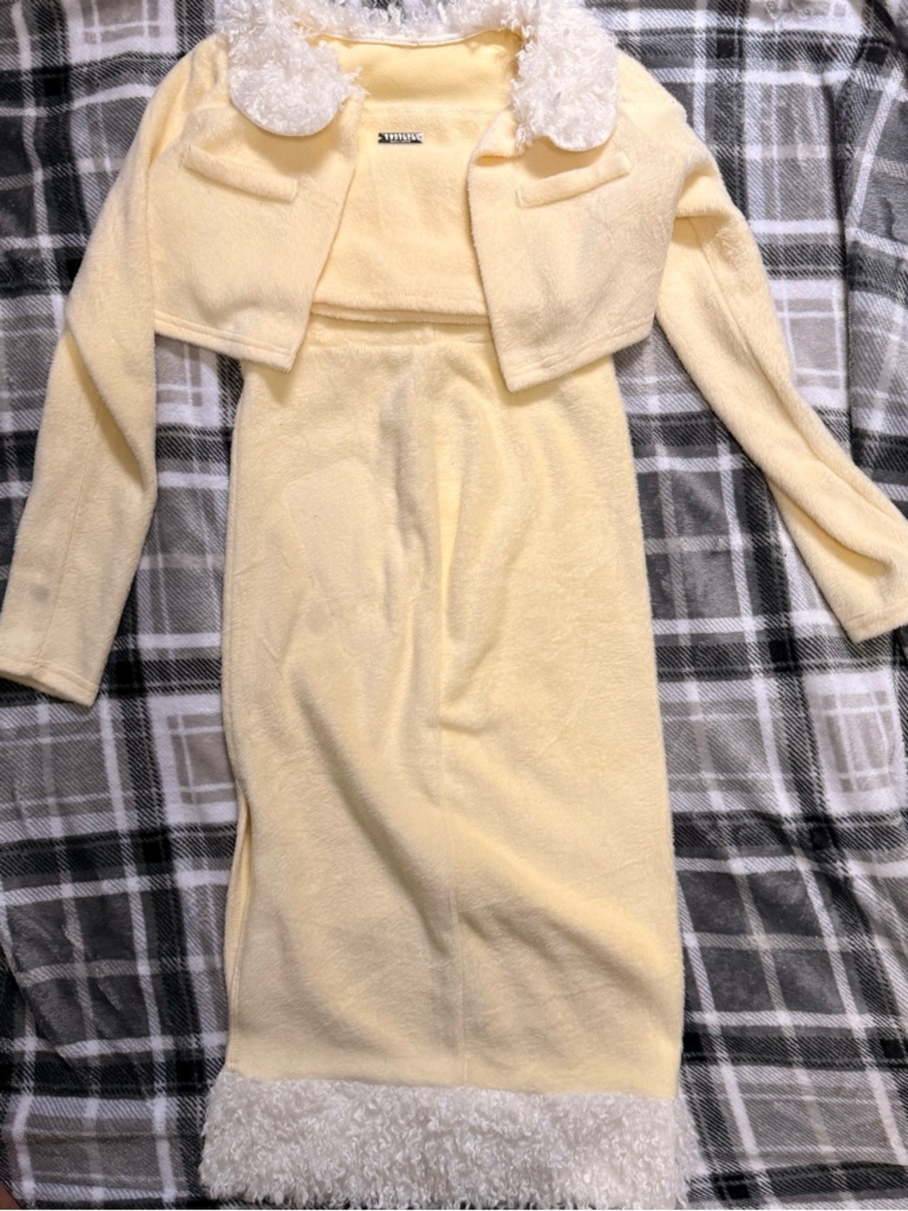 Vintage Soft Yellow Skirt Suit with Faux Fur Trim look